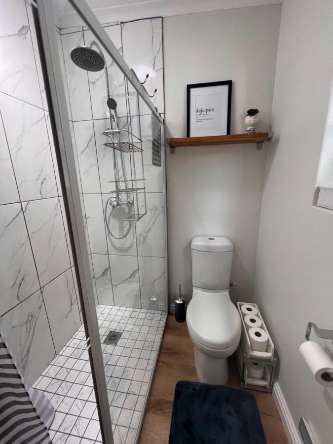 Adorable 2 Bedroom With Spacious Veranda Ferienhaus